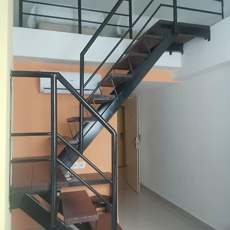 Yy48 Hotel 2 Mins Walk From Masjid Jamek Lrt Station Kuala Lumpur Eksteriør billede