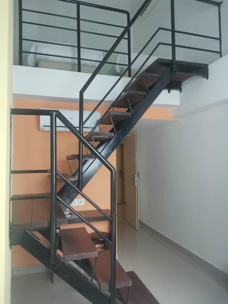 Yy48 Hotel 2 Mins Walk From Masjid Jamek Lrt Station Kuala Lumpur Eksteriør billede