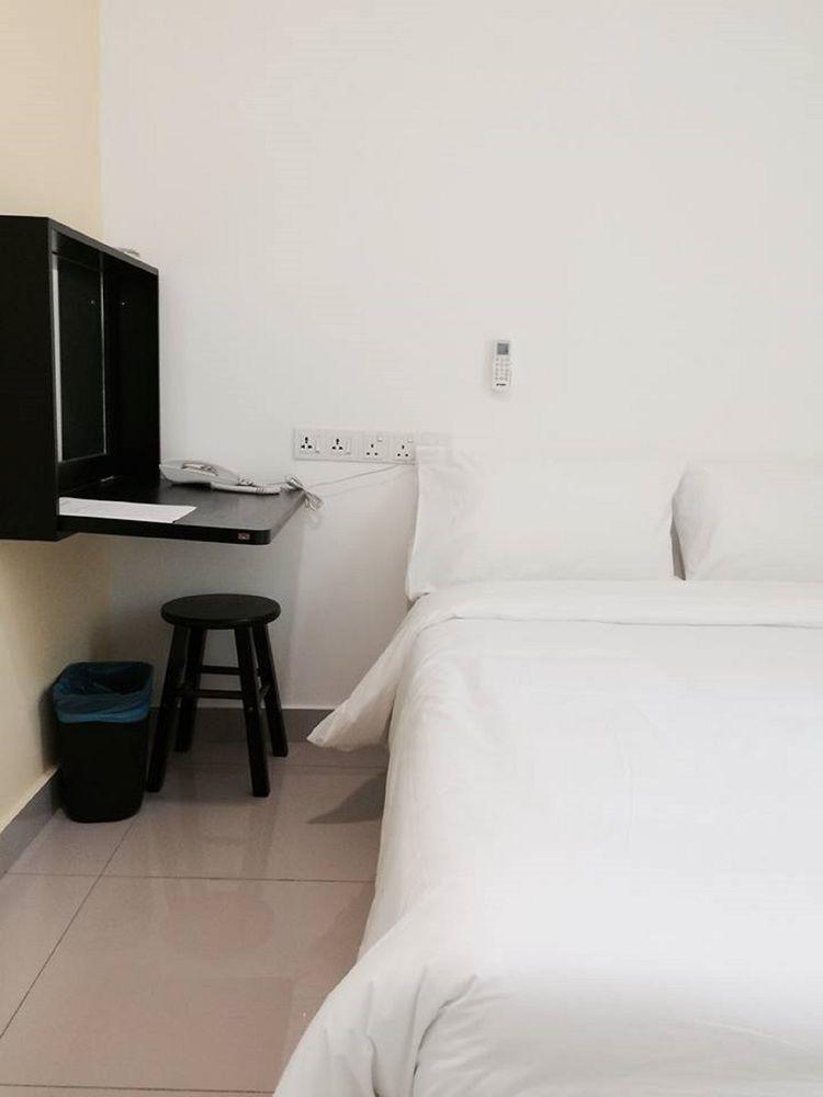 Yy48 Hotel 2 Mins Walk From Masjid Jamek Lrt Station Kuala Lumpur Eksteriør billede