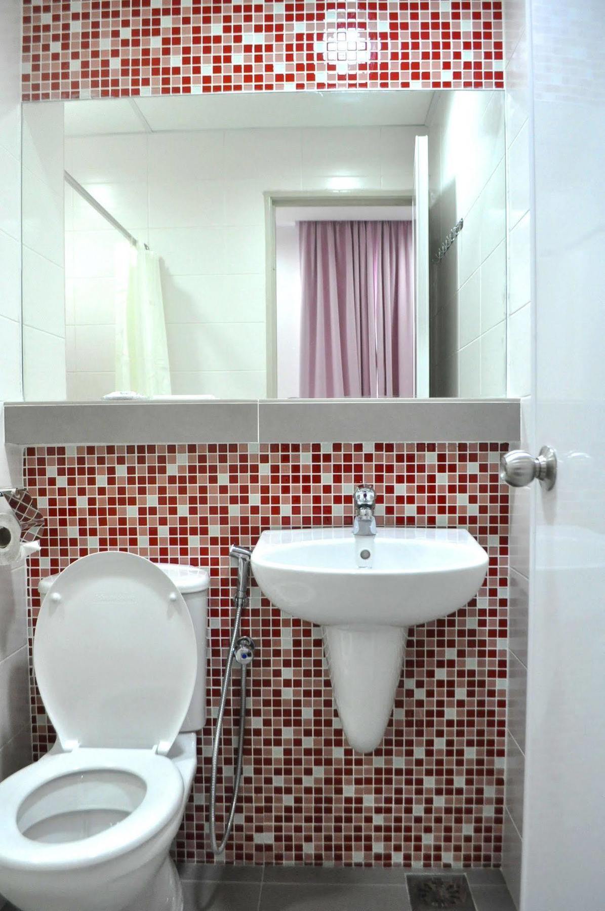 Yy48 Hotel 2 Mins Walk From Masjid Jamek Lrt Station Kuala Lumpur Eksteriør billede