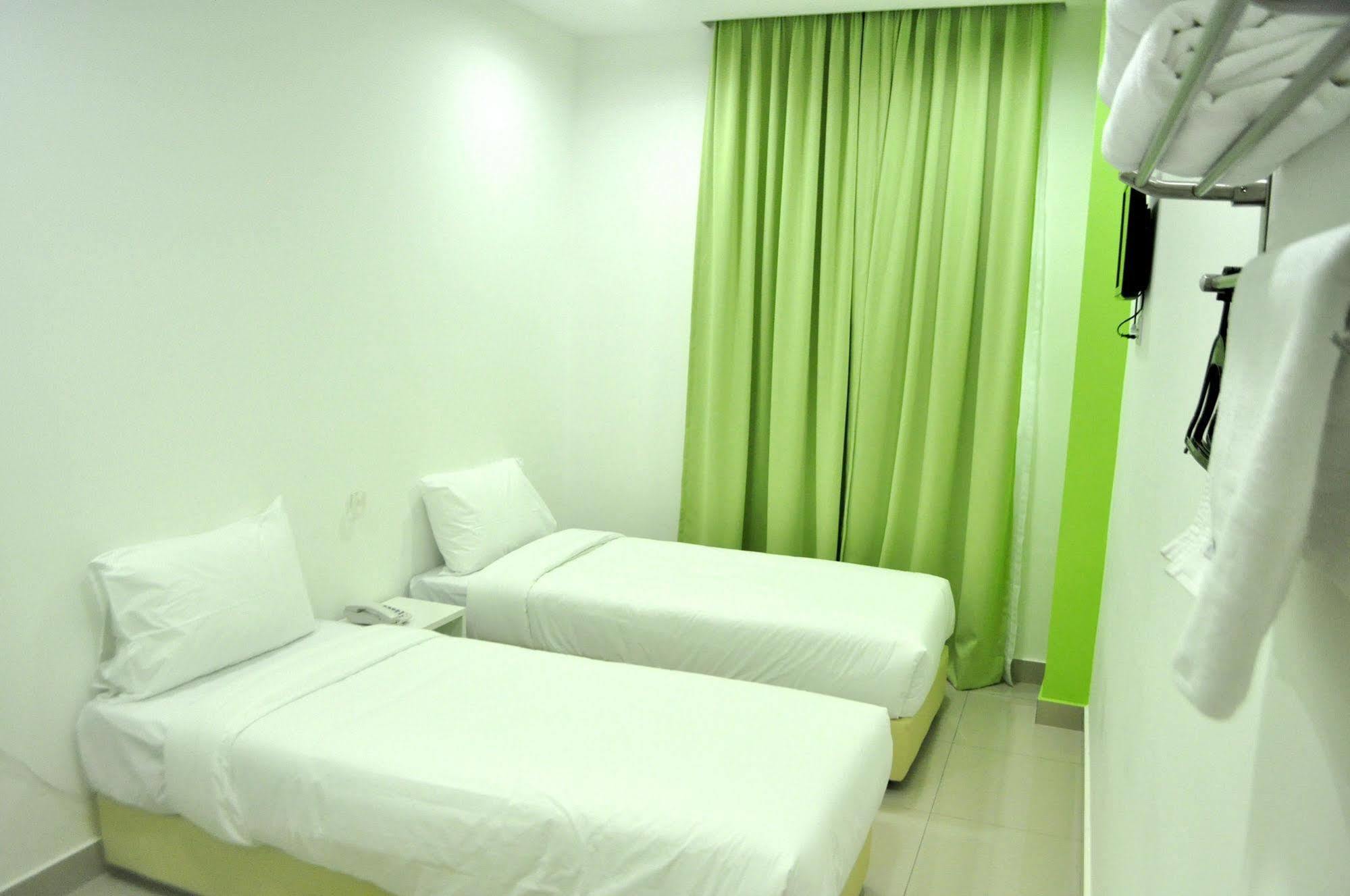 Yy48 Hotel 2 Mins Walk From Masjid Jamek Lrt Station Kuala Lumpur Eksteriør billede