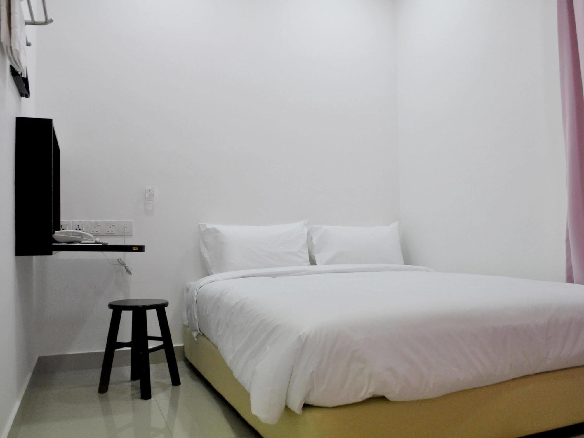 Yy48 Hotel 2 Mins Walk From Masjid Jamek Lrt Station Kuala Lumpur Eksteriør billede